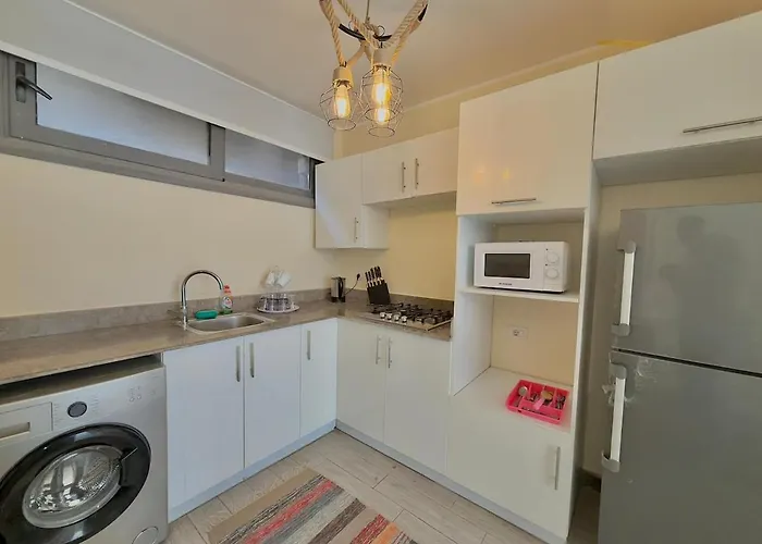 1 Bd Duplex With Private Pool And 2 Bathrooms *